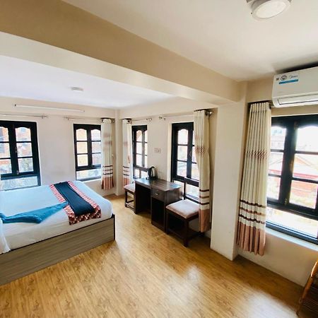 Hotel Durbar Side Bhatgoan エクステリア 写真