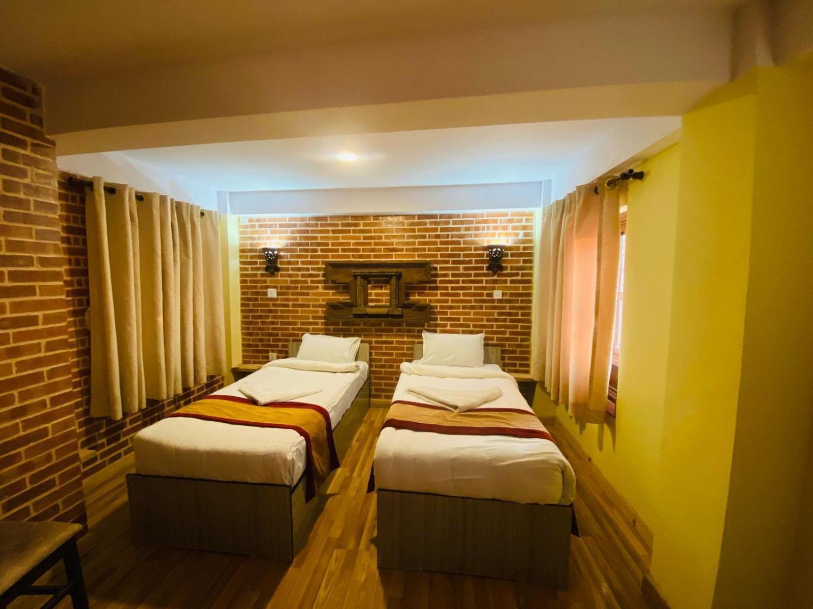 Hotel Durbar Side Bhatgoan エクステリア 写真