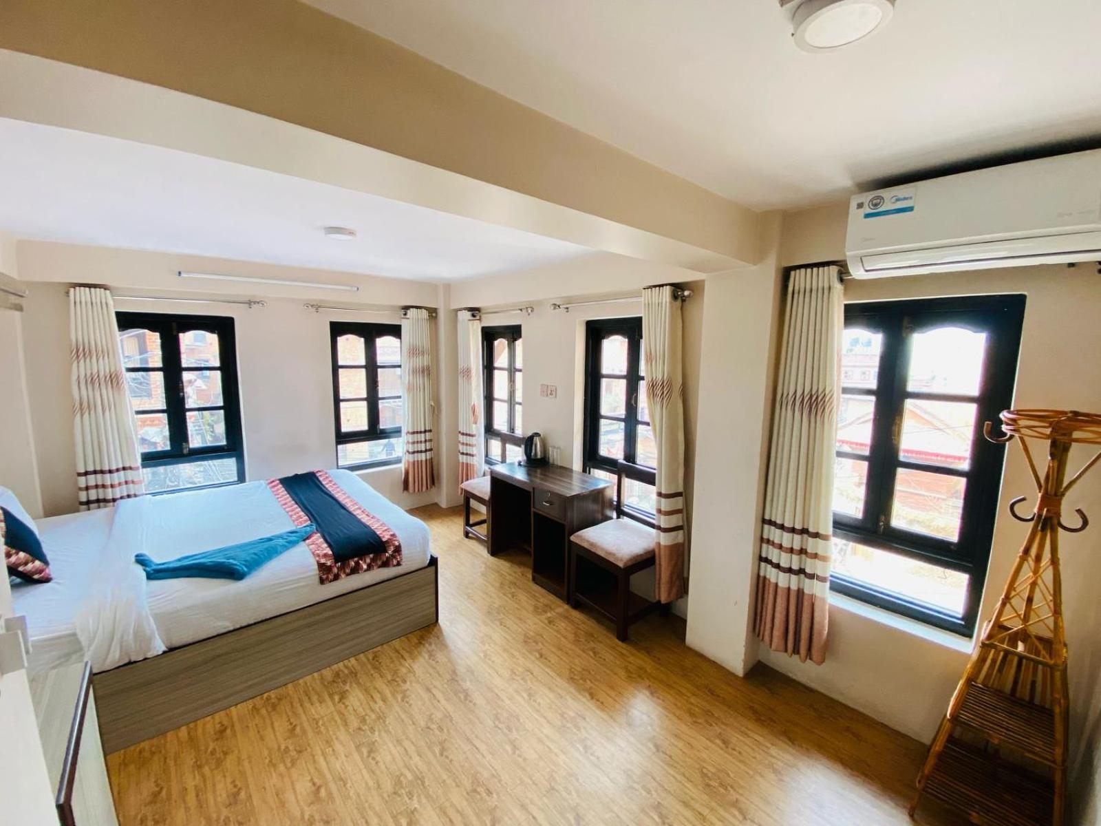 Hotel Durbar Side Bhatgoan エクステリア 写真