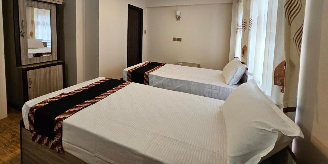Hotel Durbar Side Bhatgoan エクステリア 写真